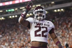 Chiefs Signs Ex-Hall of Famer’s Son E.J. Smith Amid NFL Draft