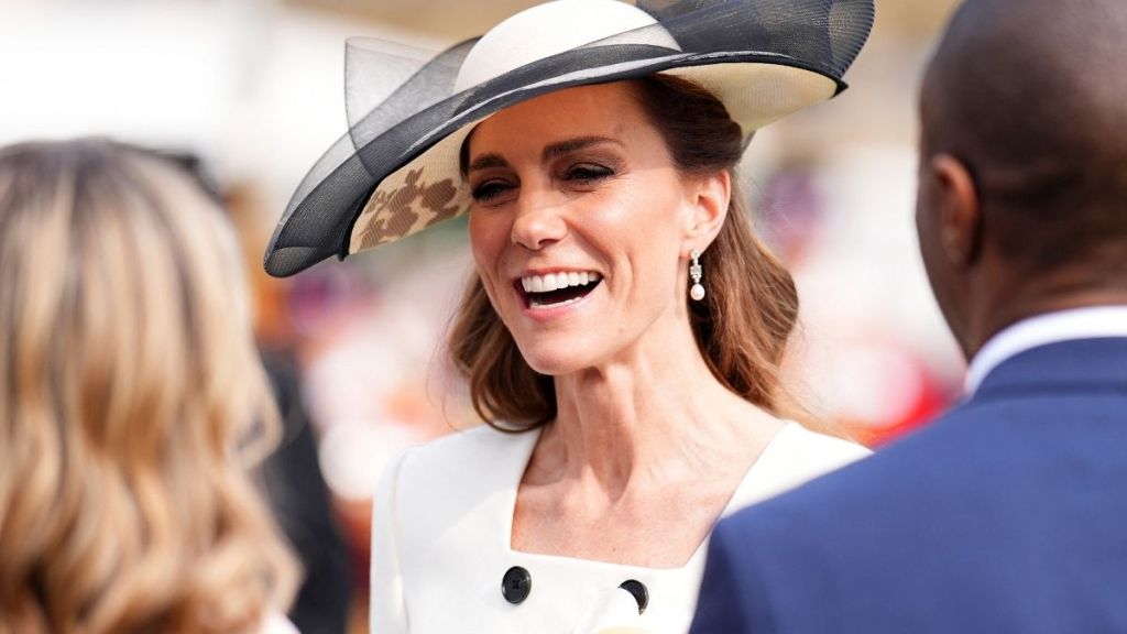 Kate Middleton Pays Homage to Late Princess Diana & Queen With Jewelry — Report