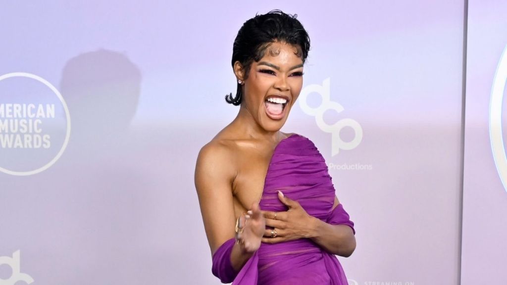 Teyana Taylor's Daughters Come to Mom's Rescue on AMAs Red Carpet