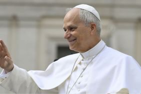 Pope Leo XIV in Vintage Nike Shoes Is Internet’s New Obsession