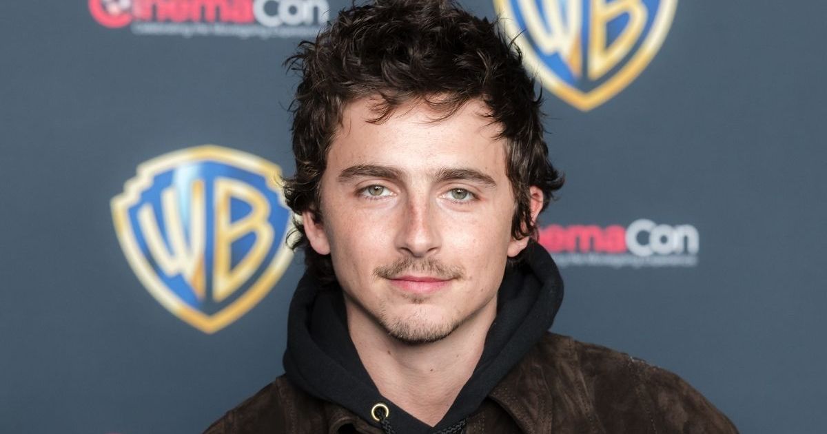 Timoth&eacute;e Chalamet Hypes up Knicks 'Paul Atreides' Style