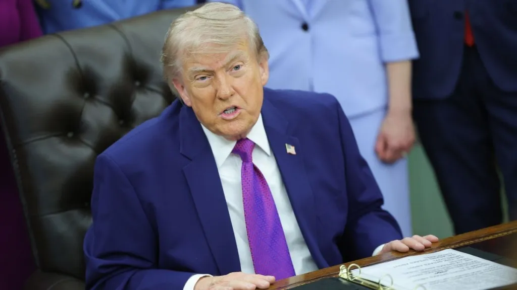 Donald Trump Slams ‘Dumbocrats’ While Promoting Websites for Mothers