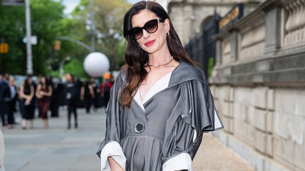 Anne Hathaway's Plunging Louis Vuitton Dress Gets $51K Bulgari Upgrade