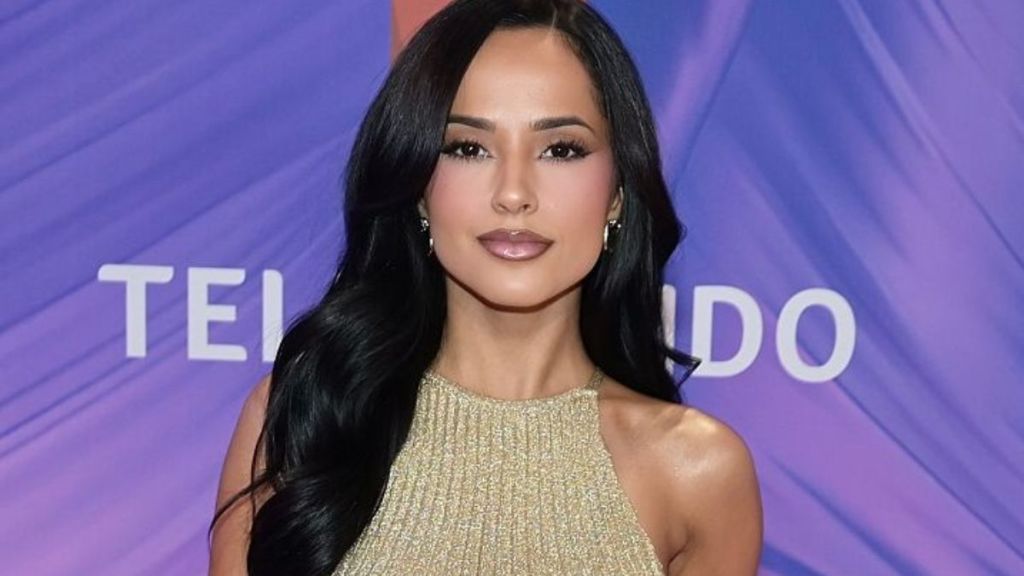 Becky G Shows off Her Toned Abs in Bra & Teeny Tiny Crop Top