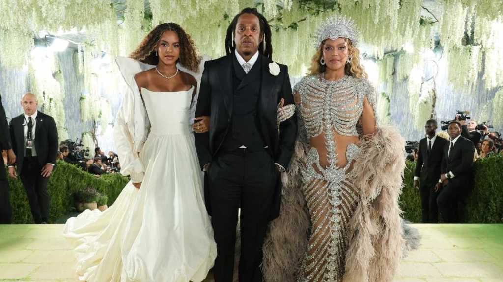 Beyoncé & Jay-Z's Daughter Blue Ivy Carter Makes Chic Met Gala Debut