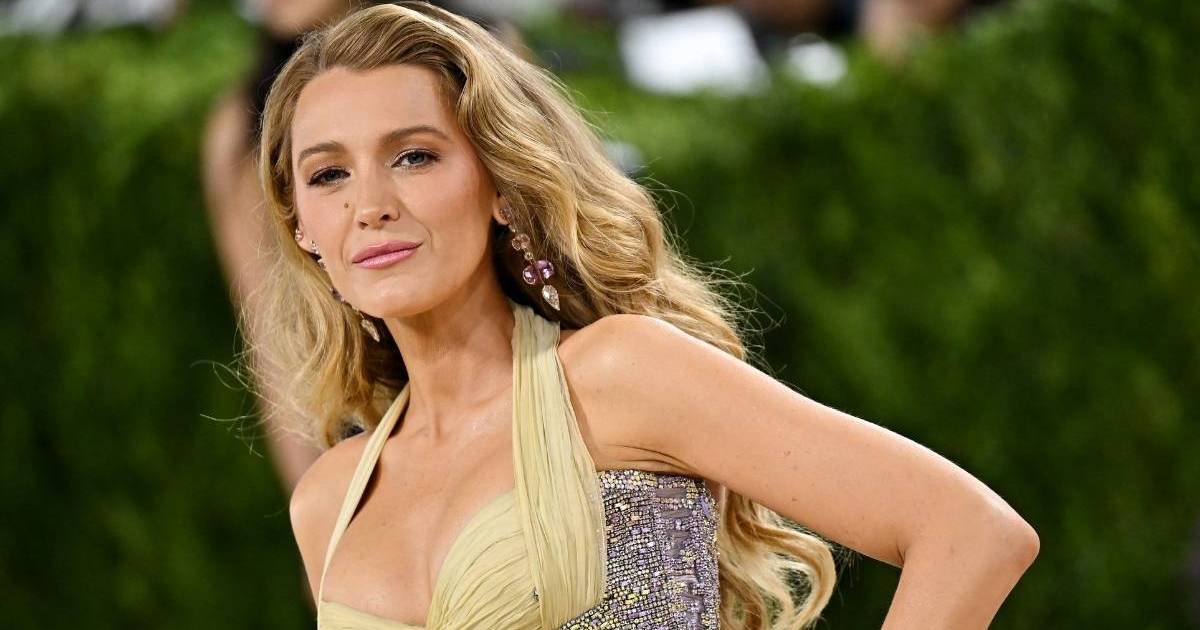 Blake Lively's Plunging Gown Boasts a 4-Meter Skirt at the Met Gala