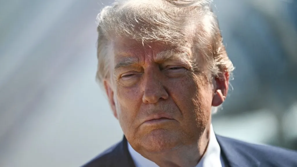 Donald Trump Supporters Spread Ebola and Hantavirus Conspiracy Theories Online