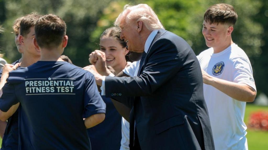 Donald Trump Shows off His Golf Skills To Kids