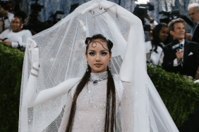 Blackpink’s Lisa Shows Up With 'Extra Arms' That Lift Her Veil at Met Gala