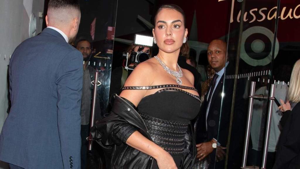 Georgina Rodriguez Adds a Plunging Edge To Structured Corset Look