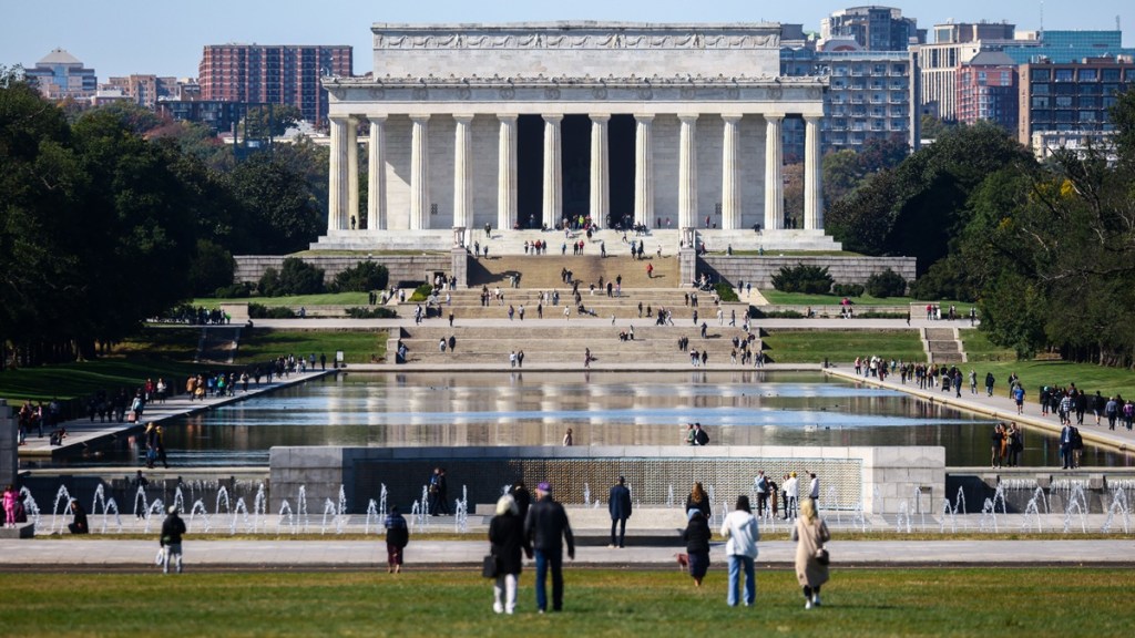 lincoln memorial trump