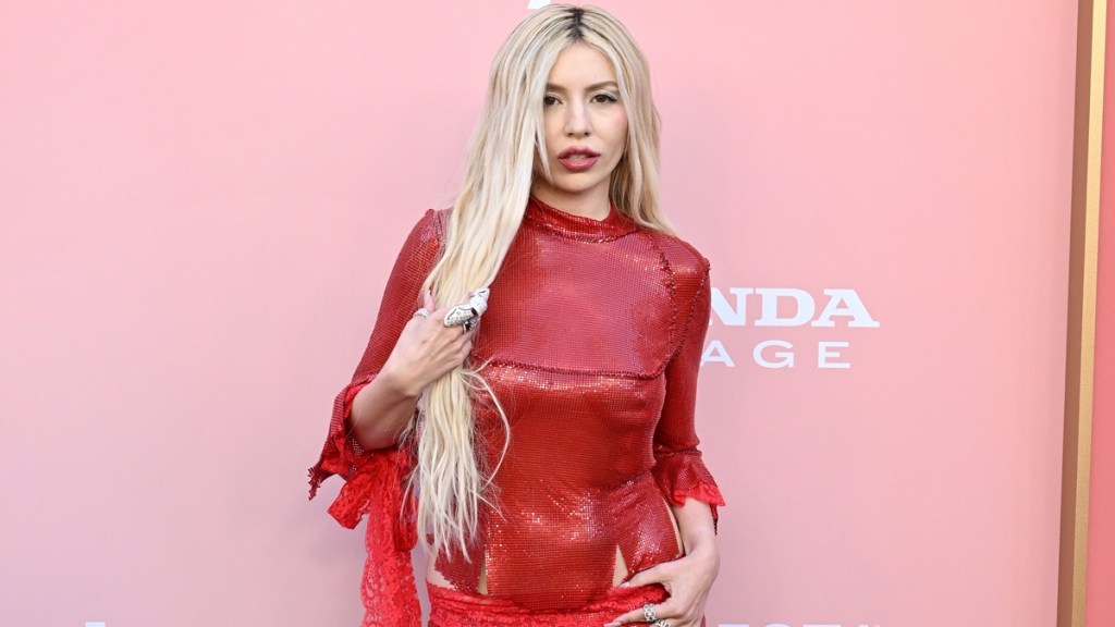 ava max