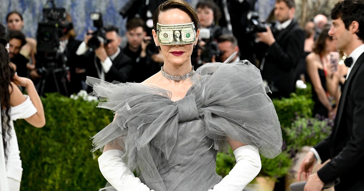 Sarah Paulson Is ‘Blinded’ by a Dollar Bill in Quirky Met Gala Look