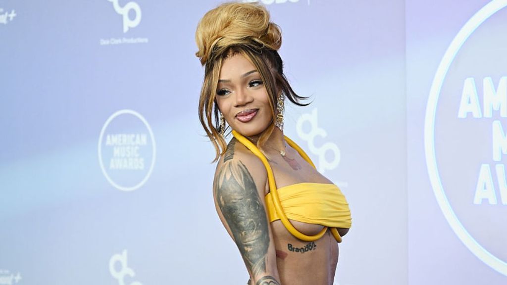 GloRilla’s Strapless Bustier Is Held Together by One Tiny String at AMAs