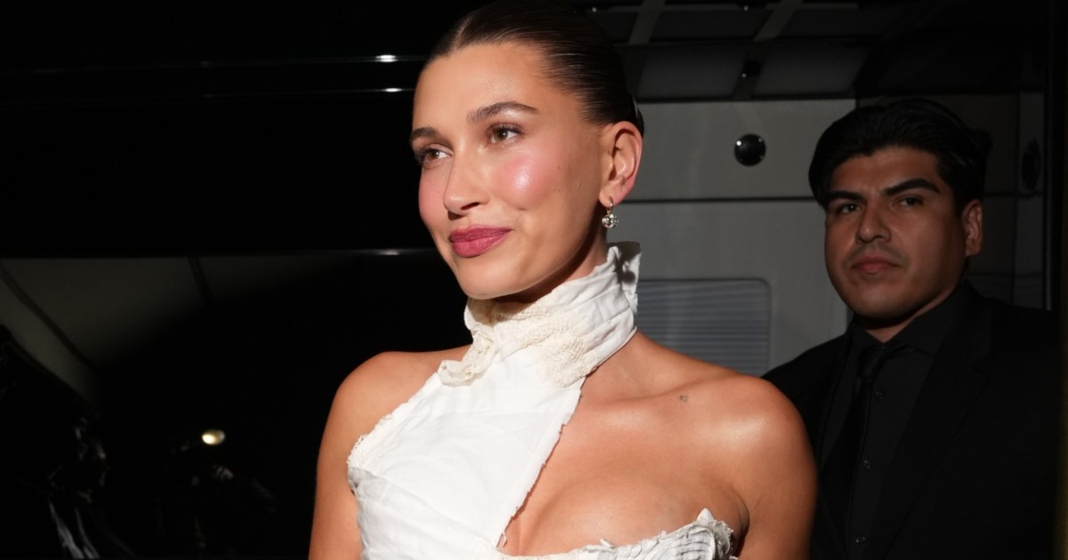Hailey Bieber’s Short Mini Dress Has Her Legs Stealing All&hellip;