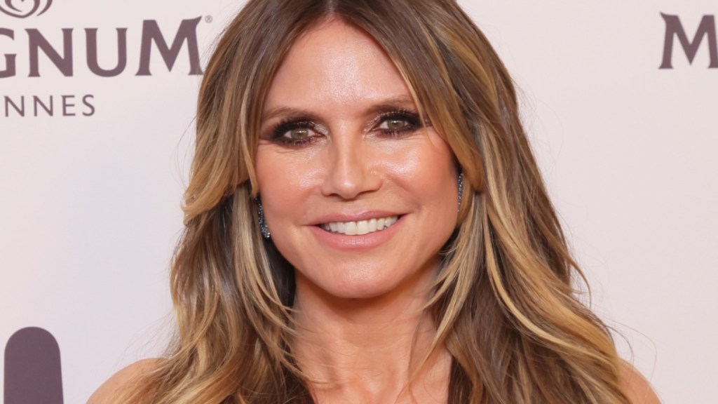 Heidi Klum plunging velvet gown