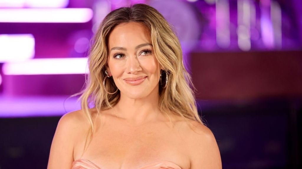 Swimsuit-Clad Hilary Duff Gets Musical as She Struts Her Stuff