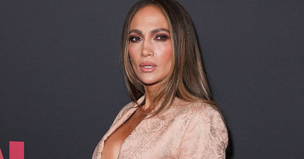 Jennifer Lopez Turns up the Temperature in Plunging Lacy&hellip;