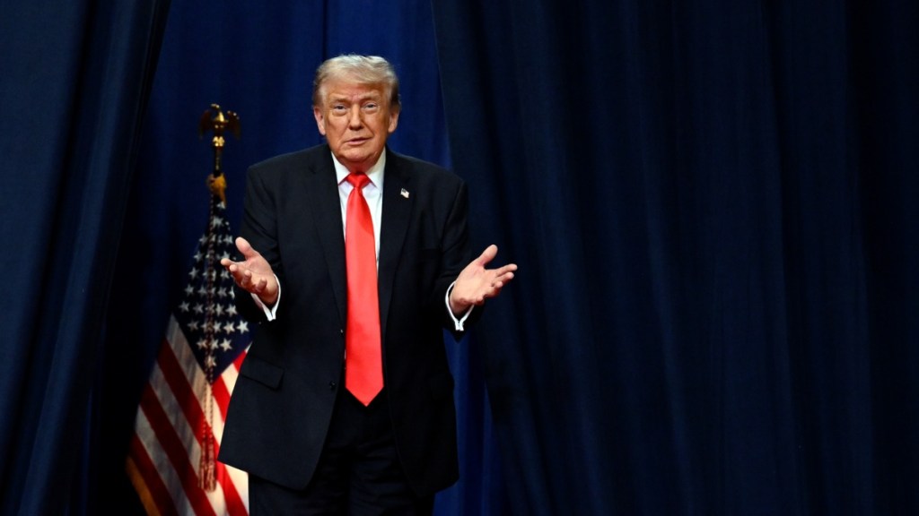 Donald Trump Says Hakeem Jeffries Should Be 'Impeached'