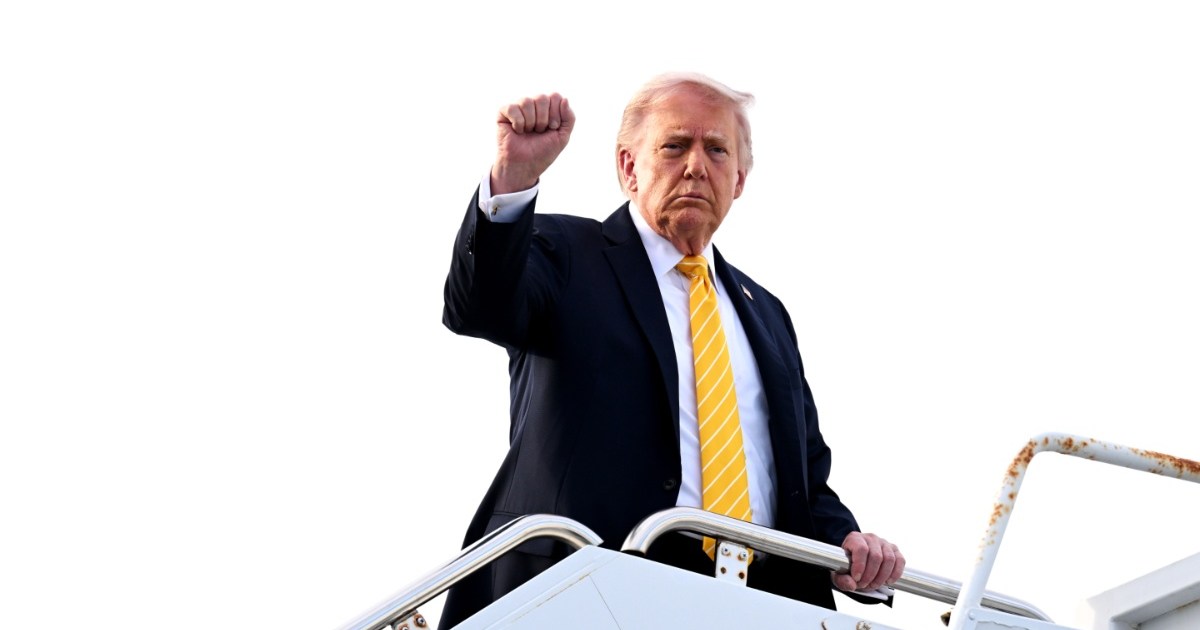 SNL UK Jokes Donald Trump 'S*** Himself' Before WHCD Shooting