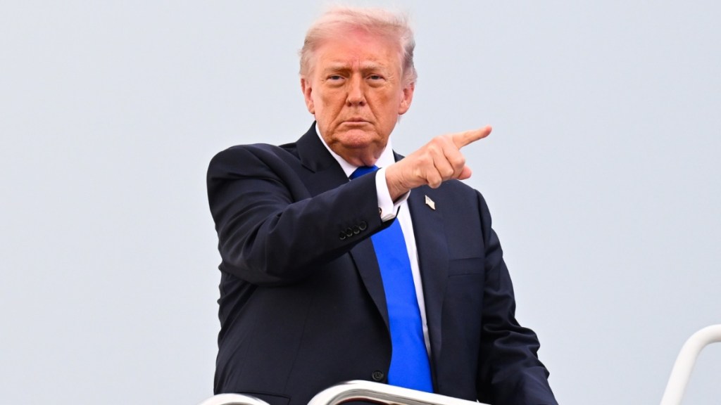 Donald Trump Sends New Threats to Iran Over Strait of Hormuz