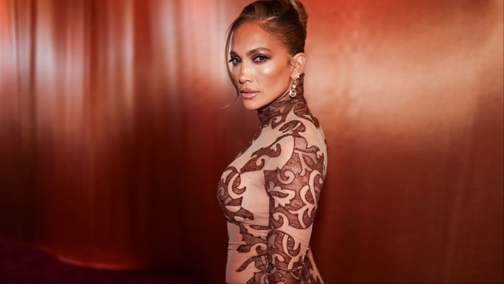 Jennifer Lopez Flaunts Her Toned Abs & Curves in Only Angel Wings