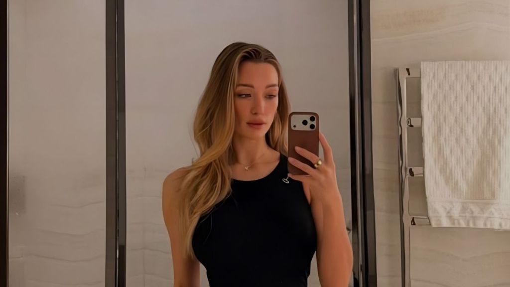 Penny Lane’s SI Bikini Shoot Is All About Her Cleavage & Toned Physique