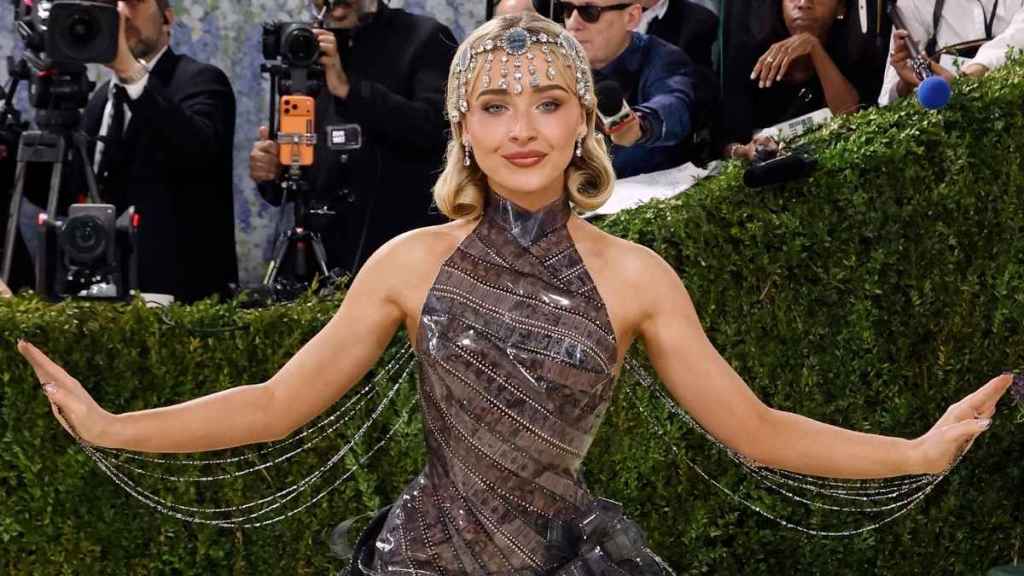 Sabrina Carpenter's Plunging Valentino Bodysuit Goes Heavy on Fringes