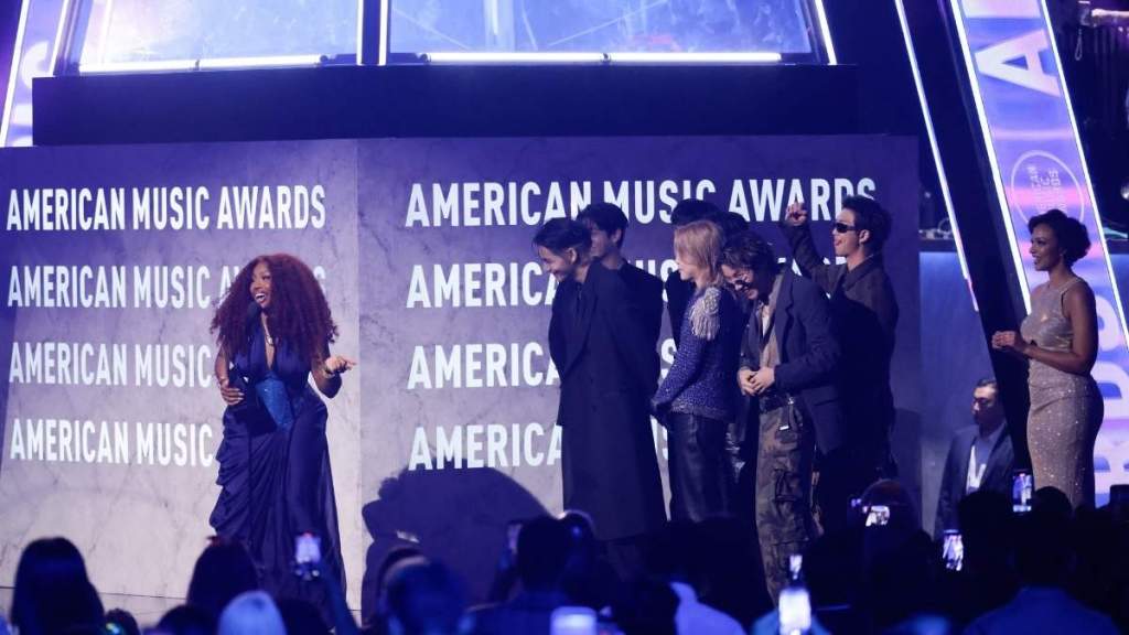 SZA Fangirls Over BTS in AMAs Winning Speech