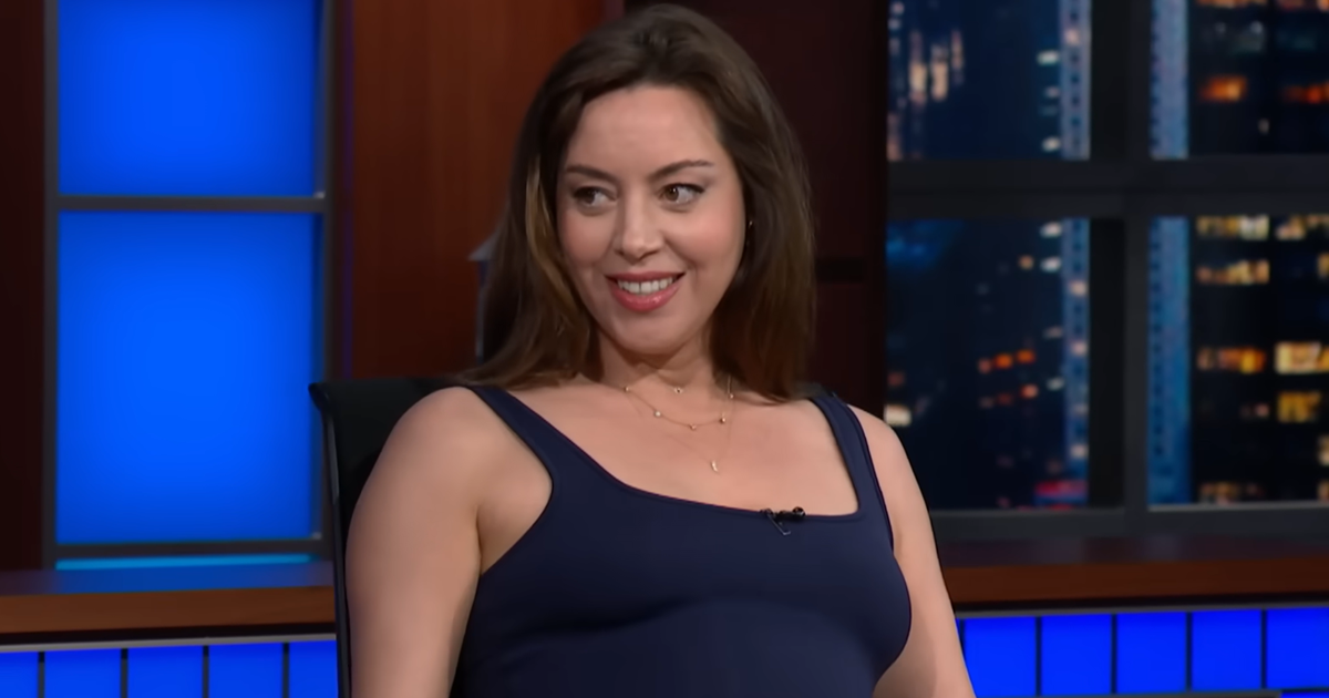Pregnant Aubrey Plaza Casually Shares ‘Her Water Broke Backstage’