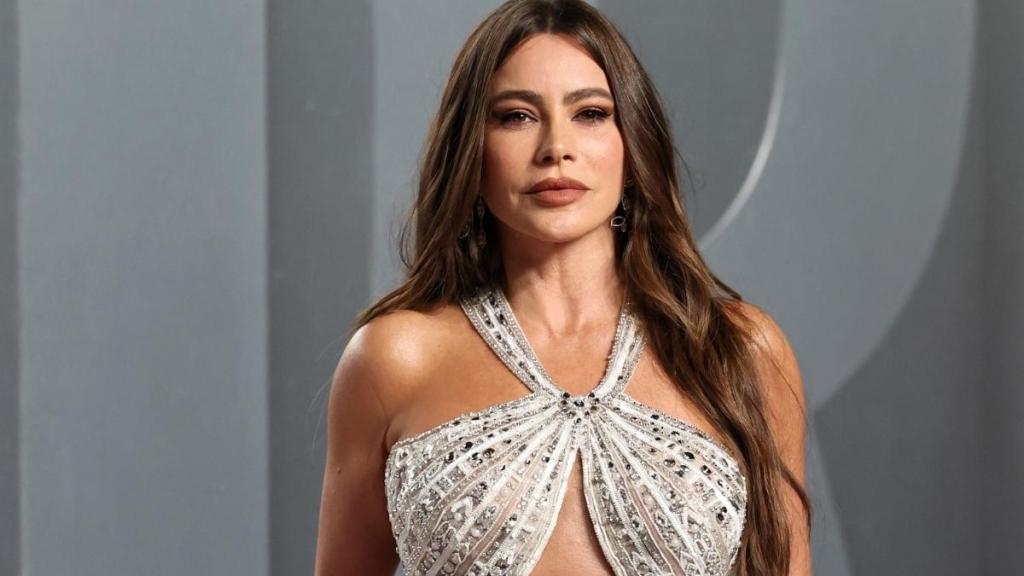 Sofia Vergara’s Curves Steal the Show in Figure-Hugging White Dress