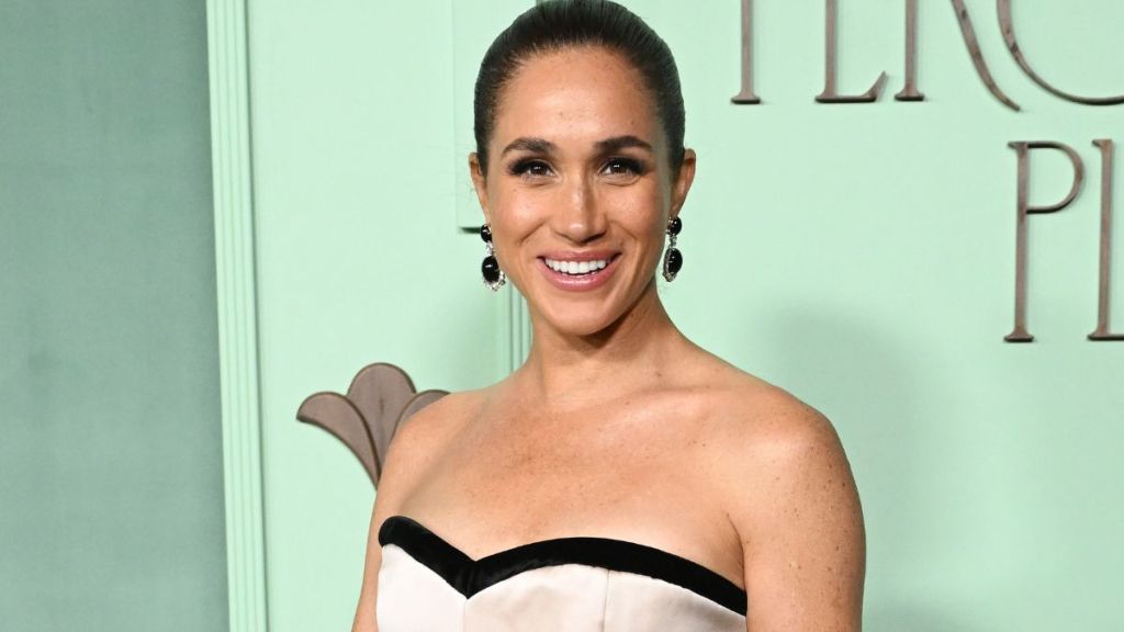 Meghan Markle's Figure-Hugging Oscar de la Renta Dress Is So Bridal-Coded