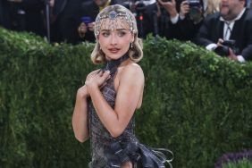 Sabrina Carpenter's Plunging Dolce & Gabbana Dress Goes Heavy on Fringes