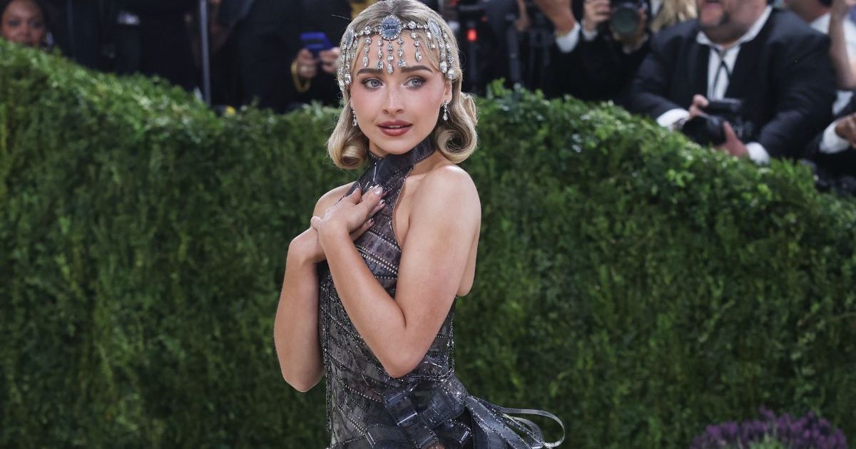 Sabrina Carpenter’s Plunging Dolce & Gabbana Dress Goes&hellip;