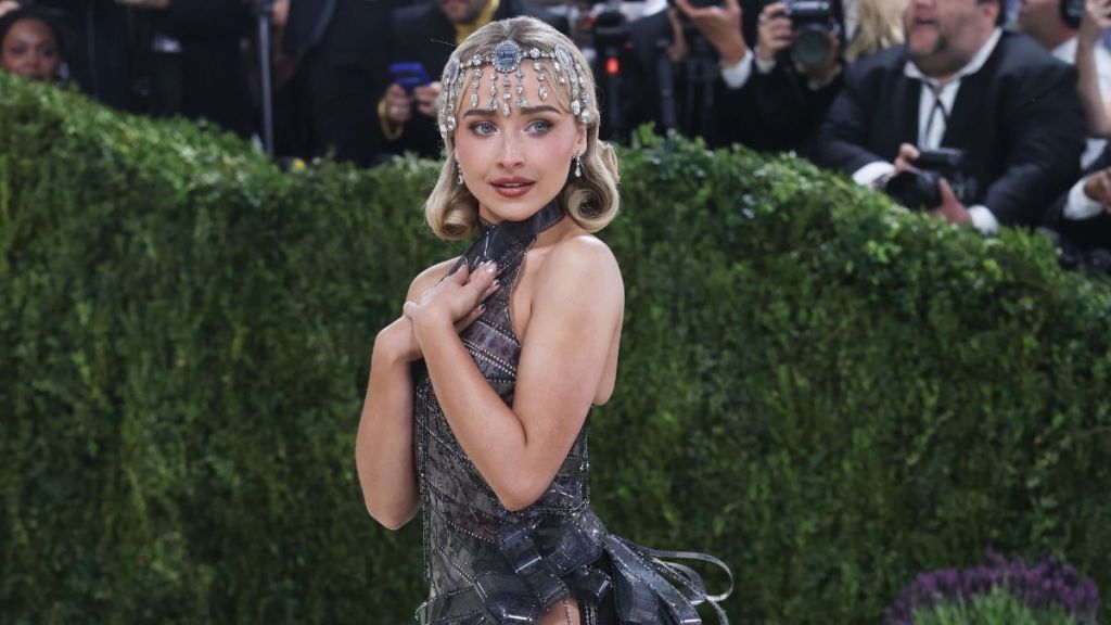 Sabrina Carpenter's Plunging Dolce & Gabbana Dress Goes Heavy on Fringes