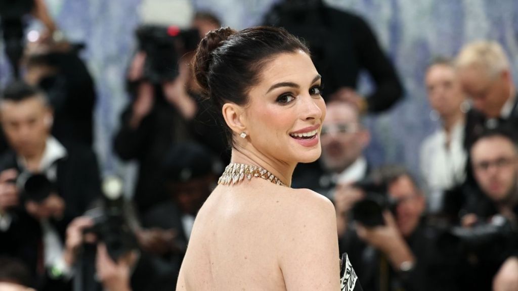 Anne Hathaway Reveals the Acting Habit That ‘Freaks Out’ Directors