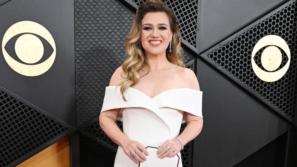 Kelly Clarkson's New Career Move Breaks the Internet