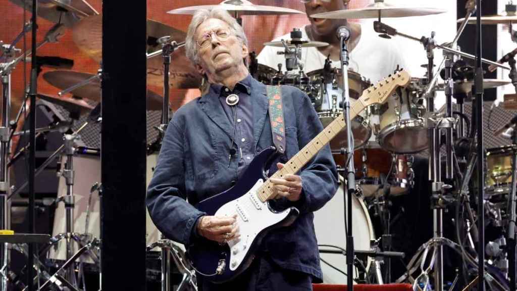 Legendary Guitarist Cuts Concert Short After Being Belted by Object From Audience