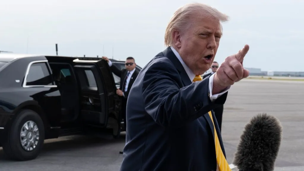 Donald Trump Slams Joe Biden & Barack Obama With Bizarre Photo