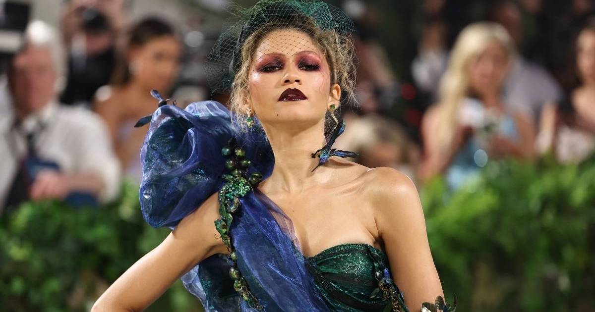 Zendaya Wows in Ultra-Plunging Look That Highlights Her&hellip;