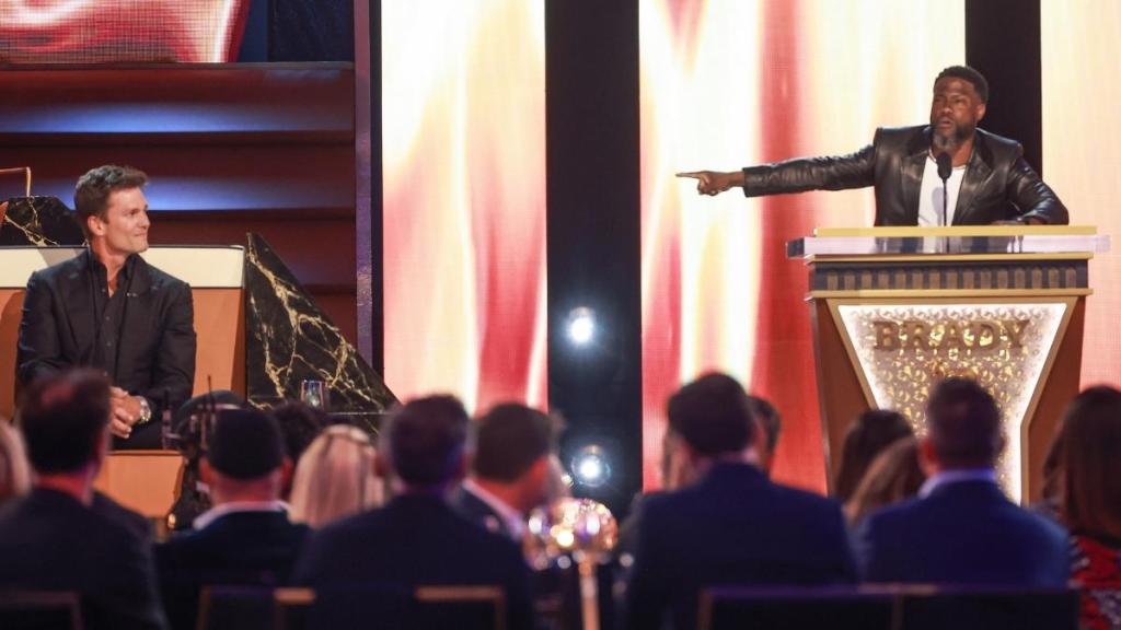 Tom Brady Trolls Kevin Hart With ‘Newborn Size’ Jersey at Netflix Roast