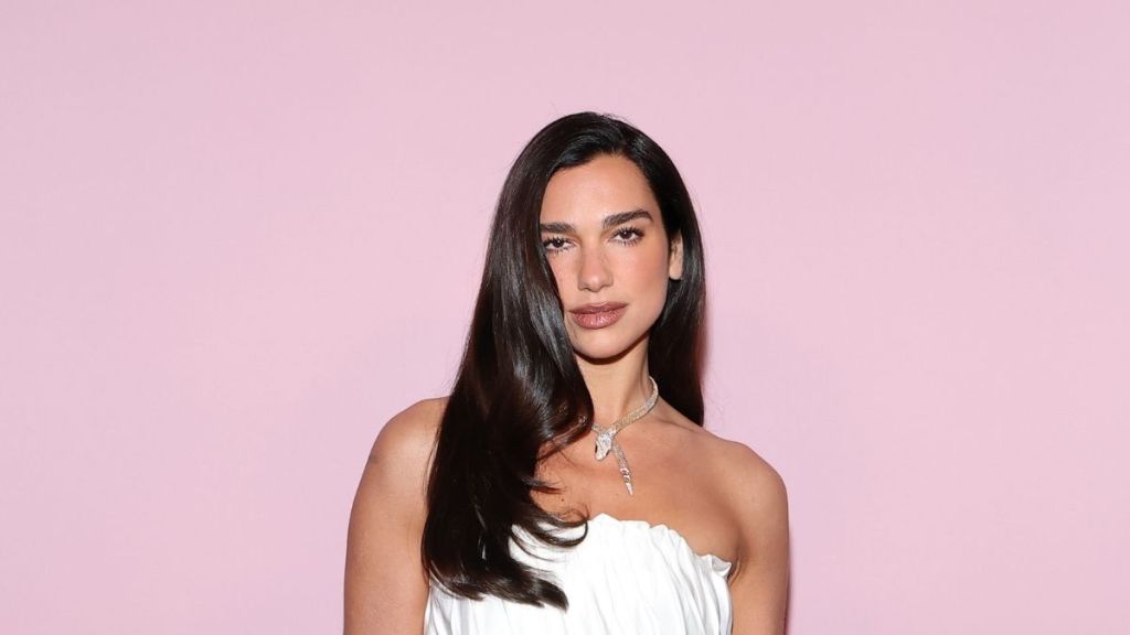 Dua Lipa’s Tiny Bikini Breaks the Internet With Her Rock-Hard Abs