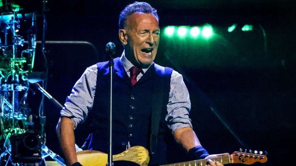 Bruce Springsteen Calls Donald Trump ‘Racist’ at DC Concert