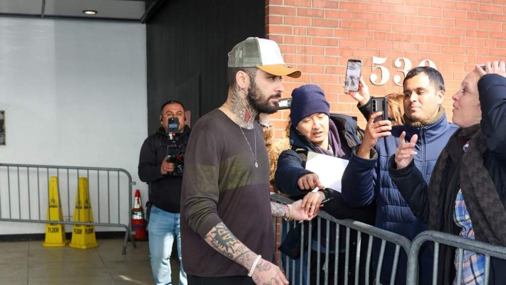 Zayn Malik Mobbed Leaving Hotel Tells Fans To ‘Get the F—K Out of the Way'