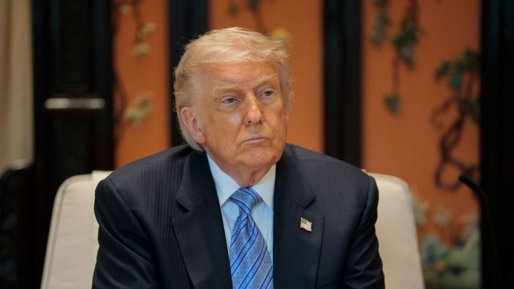 Recent Viral Hand Photo Sparks New Questions About Donald Trump’s Health