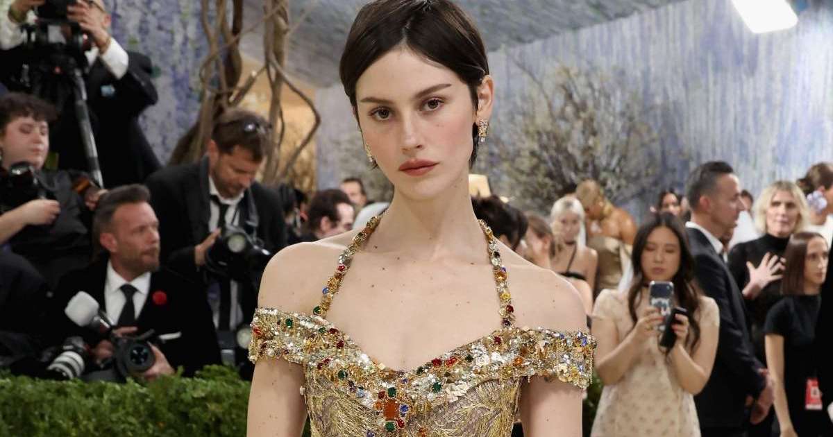 Gracie Abrams’ High-Slit Dress Exposes a Little Too Much