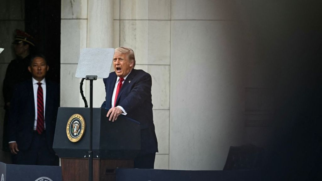 Donald Trump Health Transparency Debate Grows After Recent Medical Visit
