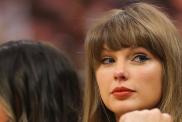 Taylor Swift's Face Card at Knicks Game Has Fans Saying 'It's a 10'