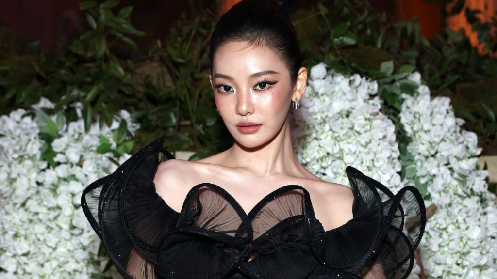 Aespa's Ningning Becomes Emily Ratajkowski in Gucci Micro Minidress