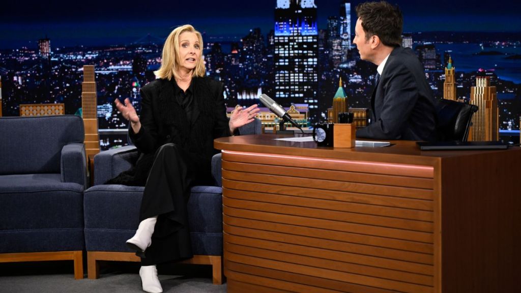 Lisa Kudrow’s New Take on Friends ‘Break’ Debate Gets Big Cheer